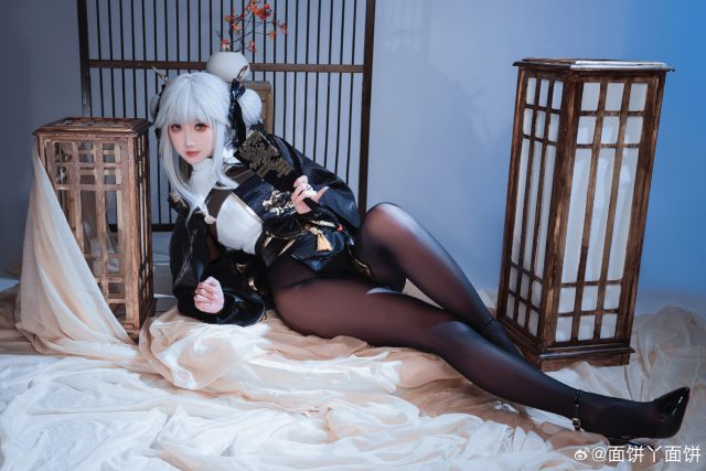 当幸运兔子遇见东方华服:面饼仙儿COS妮姬布兰儿的优雅魅力