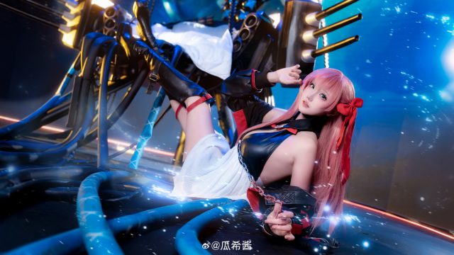 碧蓝航线夏日舰队的元气巡航:瓜希酱COS演绎孟菲斯青春魅力