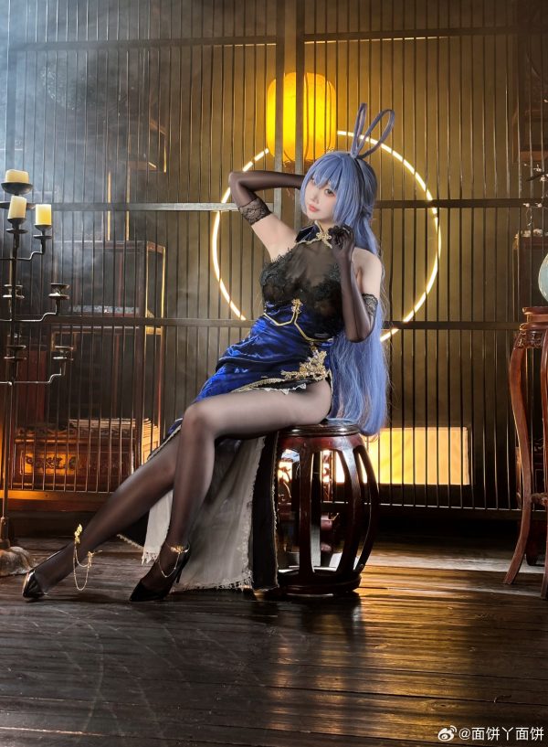 面饼仙儿花园COS：当传奇战舰换上东方华服女王气场依旧瞩目