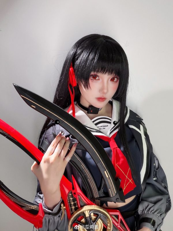 朽叶千咲冷感与危险的边界试探：瓜希酱鸣潮COS冷感气质拆解