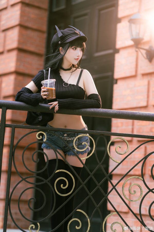 碧蓝航线可畏COS赏析：面饼仙儿演绎高冷魅力与都市街拍氛围