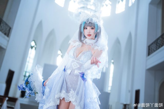 面饼仙儿柴郡花嫁COS：演绎碧蓝航线猫耳头纱下的二次元梦幻