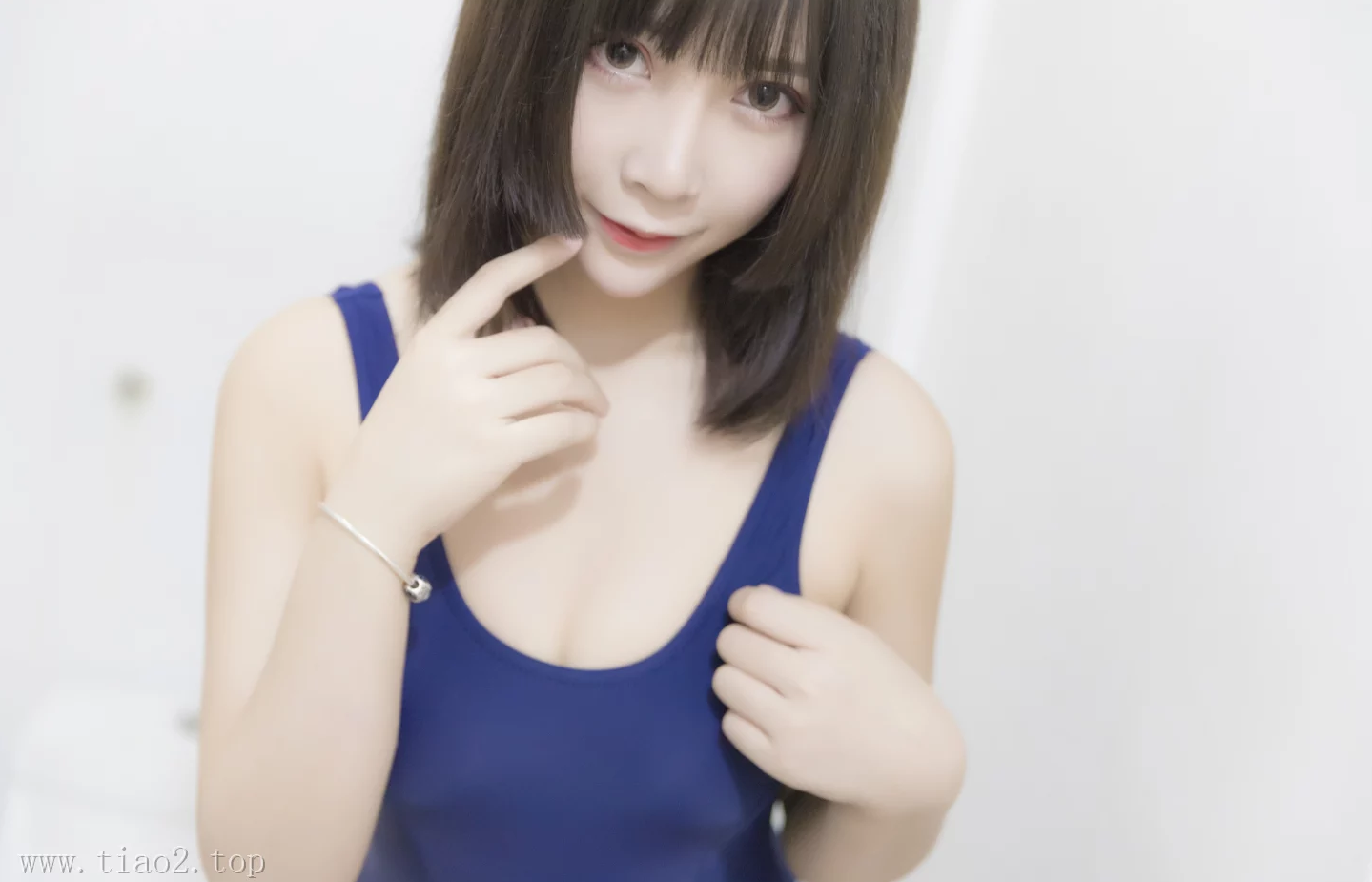 美图欣赏丨Coser抱走莫子aa:NO.011-死库水[48P-454.3M]