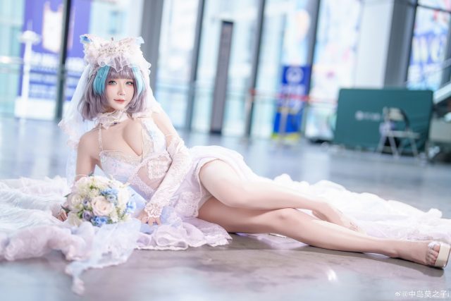 当柴郡穿上婚纱:中岛莫之子i的甜系花嫁COS把陪伴感具象化了