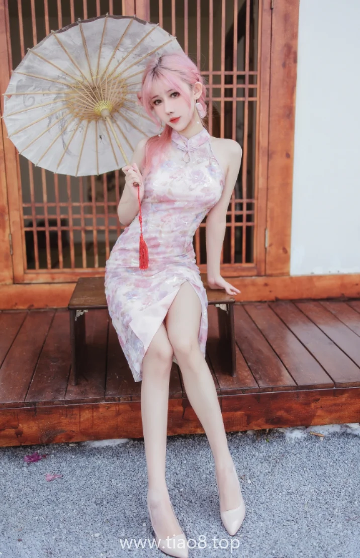 仙女月这套NO.015粉色旗袍看着很粉,勒出来的红印子谁看得见?