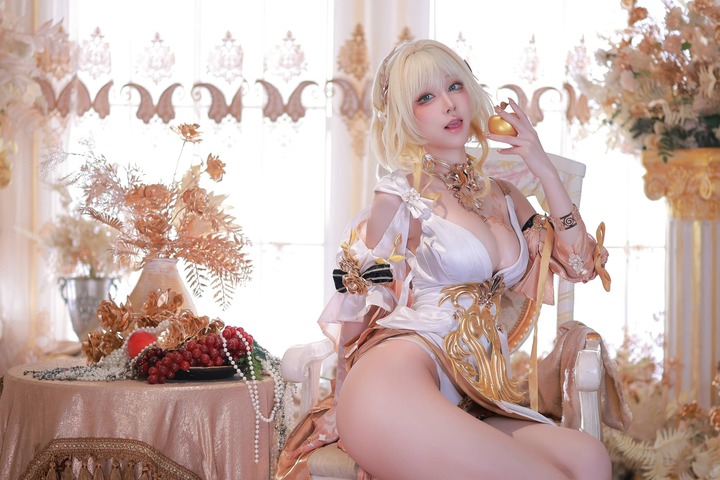 圣光与秩序的化身:水淼aquaCOS演绎原服版阿格莱雅的神性