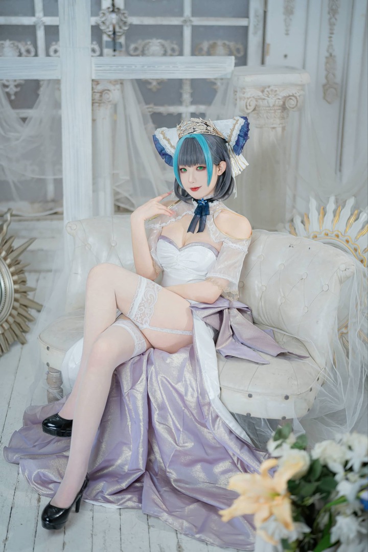 封疆疆v柴郡礼服COS赏析：梦幻礼服演绎猫系少女的优雅魅力