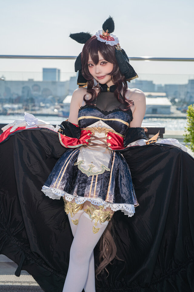 水羽Etocha贵妇人COS：红黑礼服惊艳AnimeJapan2026现场