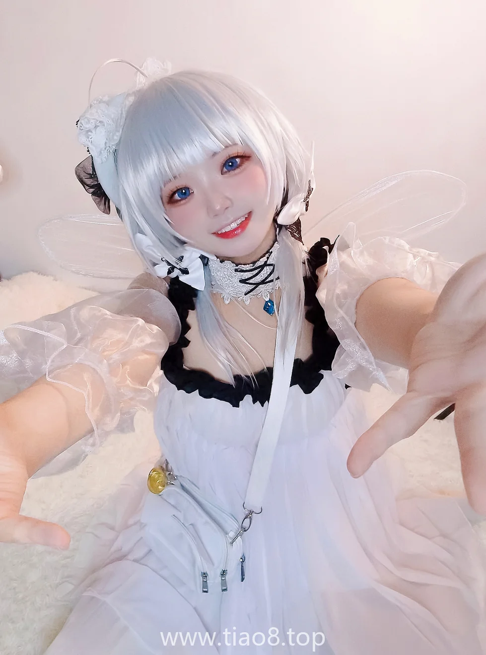 伊喵君_Nya这期小光辉白裙蓝飘带,安安静静拍完19张看着真舒服
