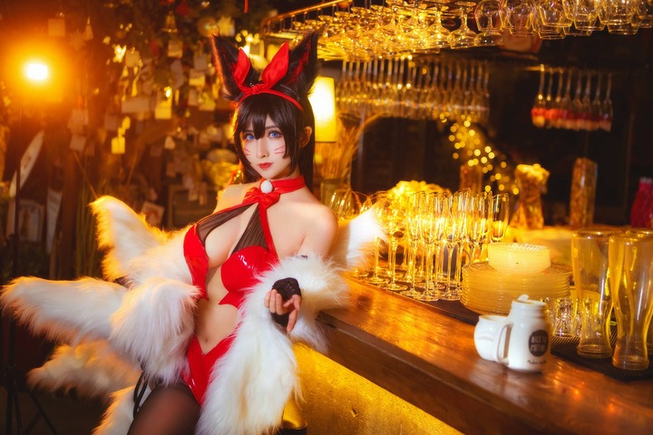 rioko凉凉子阿狸兔女郎cos:演绎九尾狐灵动魅力与夜色风情