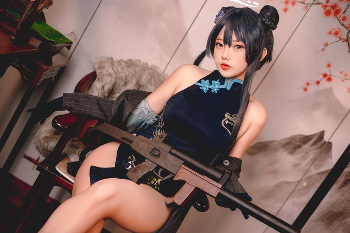 旗袍龙华妃咲COS:Messie Huang展现东方的优雅与力量感