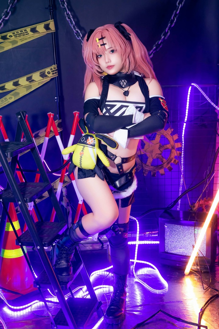 绝区零妮可·德玛拉COS:Messie Huang展现狡兔屋老板气质