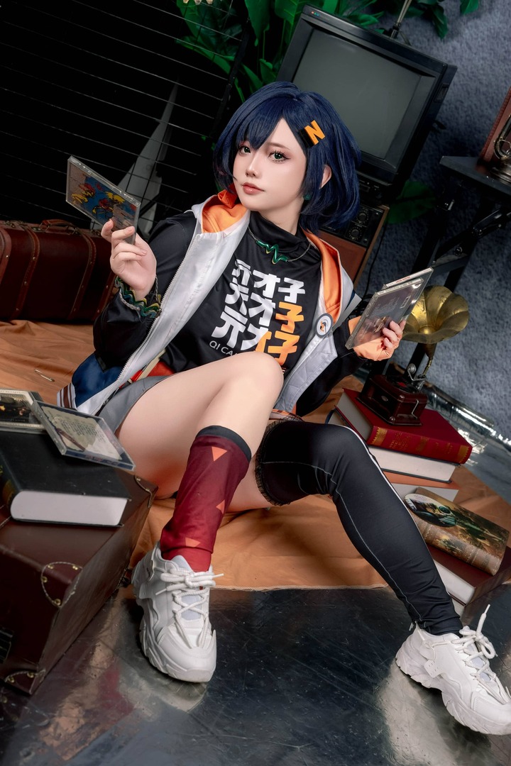 Messie Huang铃COS:演绎Random Play少女的灵动与魅力