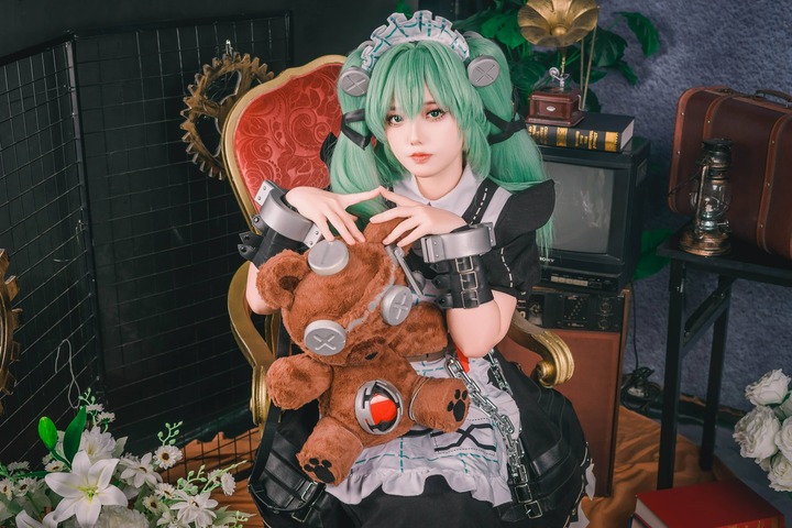 Messie Huang可琳·威克斯cos：女仆少女与机械感的融合魅力